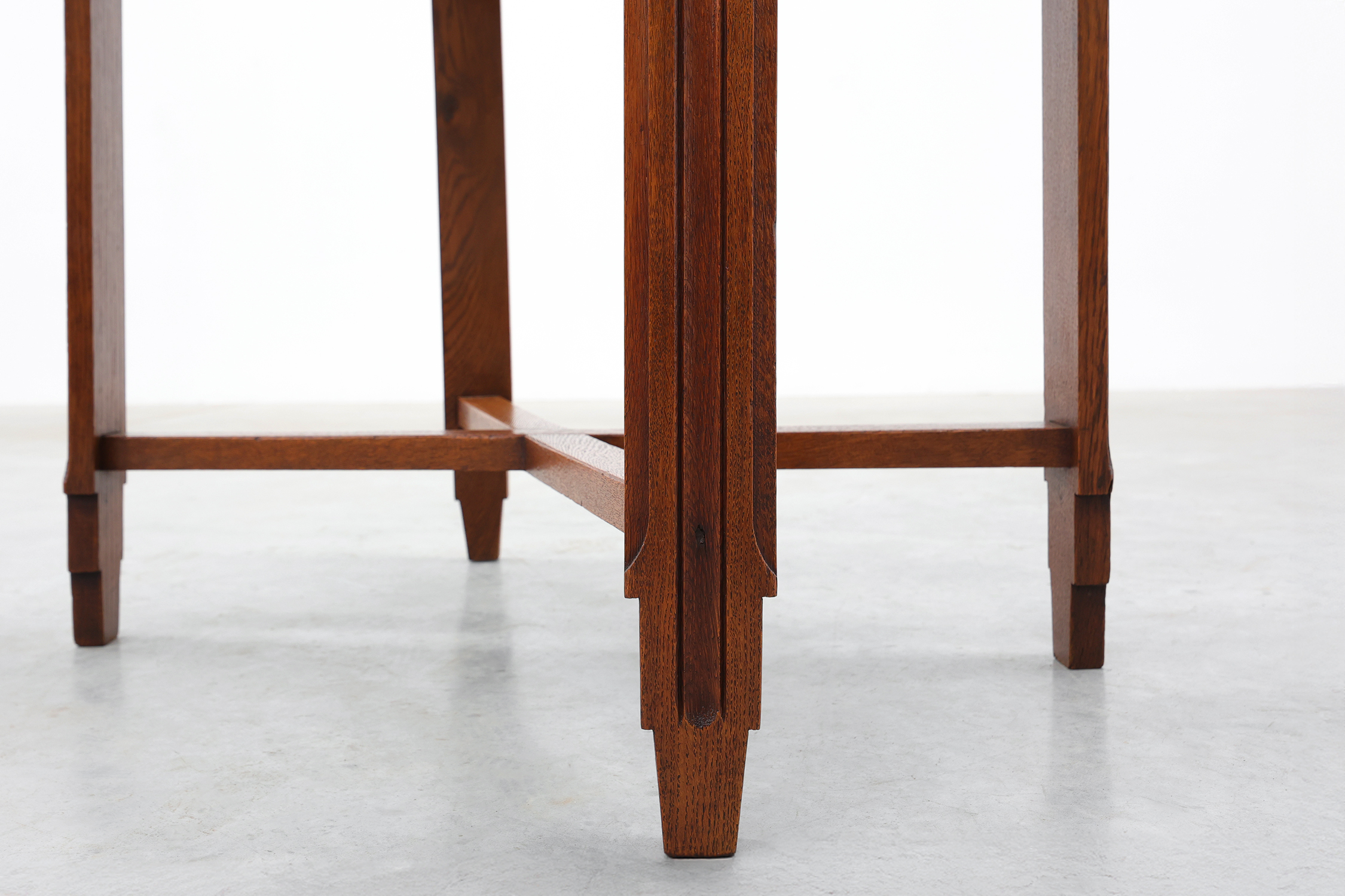 French Art Deco Side Table with Fluted Legs, Carved Frieze and X-Stretcher, 1920sthumbnail